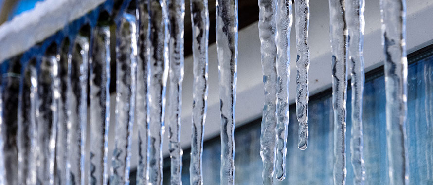 icicles-on-roof_20210225